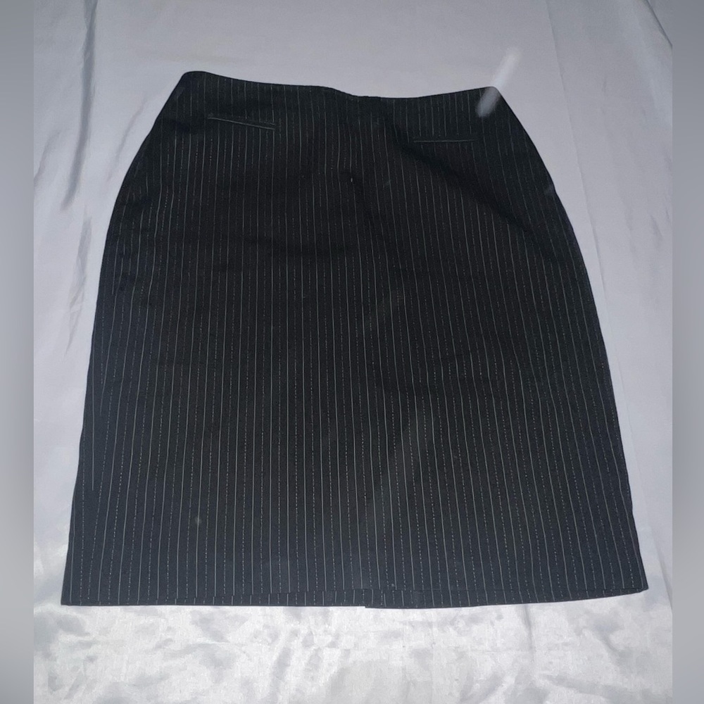Studio 9 Size 12 Pencil Striped Skirt Length 24” M1
